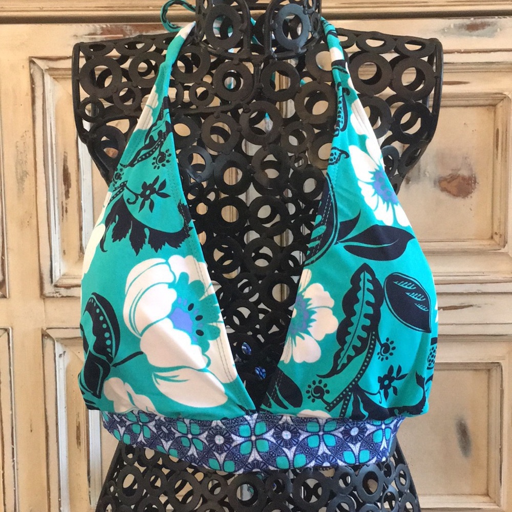 NWT- Bikini Top with Built-in Padding-  3X